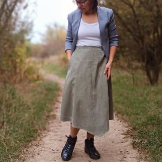 Novinka🍁🍁. Zavinovací sukně z hrubšího manšestru. Je skvělá, protože: 🍂příjemně hřeje 🍂pas lze regulovat- má vnitřní...