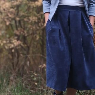 Upravená délka MIDI. Jedná z dalších manšestrových sukní, které máme v nabídce. Tentokrát je to tenčí manšestr, jemnější a...